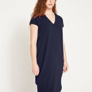 Universal Standard Geneva V-neck short sleeve navy XL